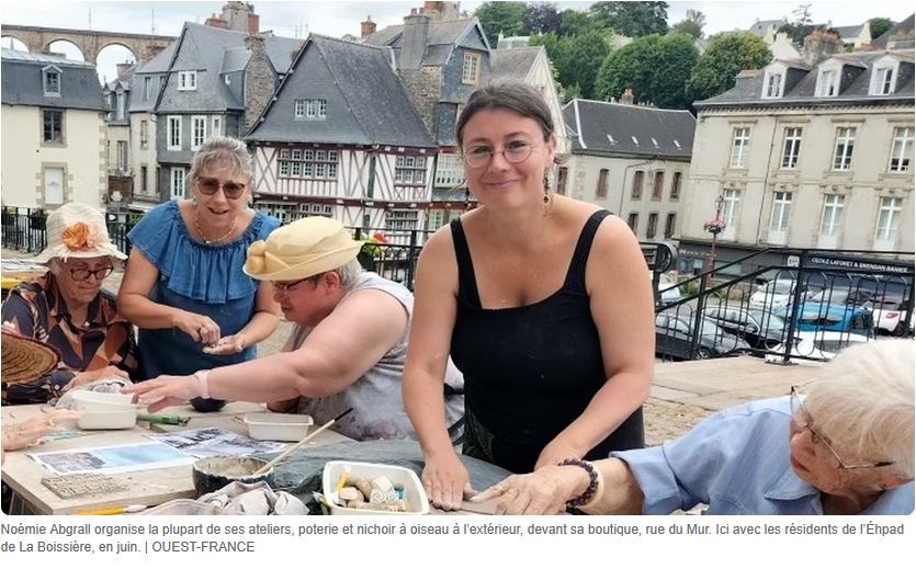 Petit à petit, l'oiseau fait son nid!